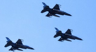 Десет пъти самолети на НАТО са изпълнили вчера задачи по
