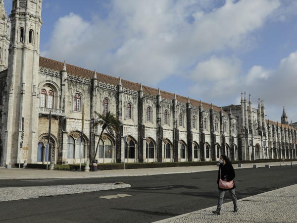 Португалия въвежда задължителна 14-дневна карантина за гражданите, пристигащи с полети