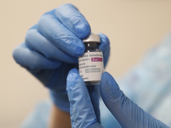 Тридесет случая на тромбоза след поставяне на ваксината на „АстраЗенека“
