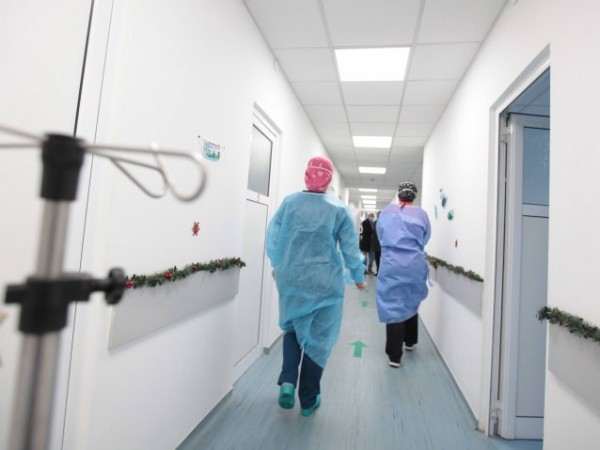 Търсят се десет медицински сестри за първа линия в пернишките