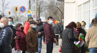 В следващите три месеца в България пристигат близо 1 3 млн