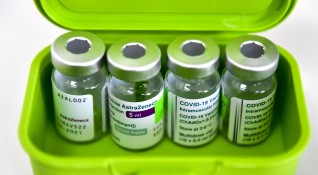 Седем души в Обединеното кралство имунизирани срещу COVID с ваксината