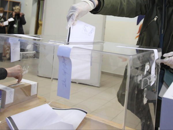 След приключване на изборния ден в София избирателните списъци, протоколите,