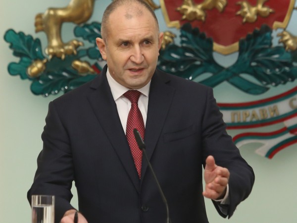 Президентът на България Румен Радев упражни правото си на вот