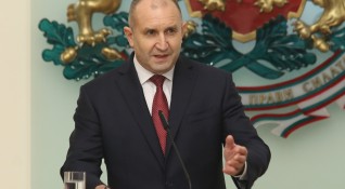 Президентът на България Румен Радев упражни правото си на вот