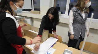 Изборният ден в Република Северна Македония е започнал нормално обясни