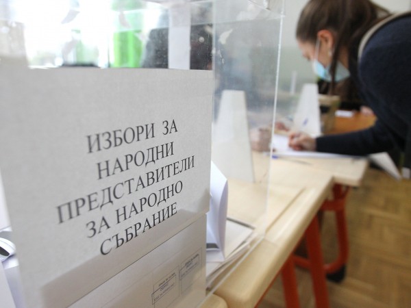 Изборната активност в страната към 17:00 часа е 38.2%, показват