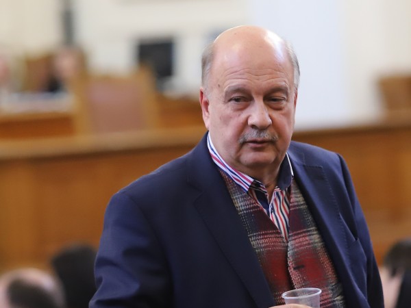 Бившият депутат от ГЕРБ и конституционен съдия Георги Марков призова
