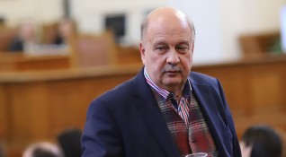Бившият депутат от ГЕРБ и конституционен съдия Георги Марков призова