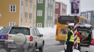 Жителите на Гренландия избират днес свой парламент на предсрочни избори
