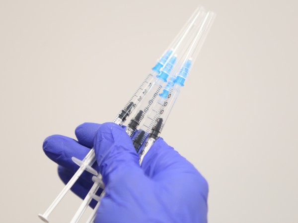 Първият специализиран кабинет за ваксинация срещу COVID-19 на хора над