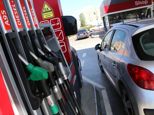 Цената на бензина поскъпна от началото на годината въпреки пандемията,