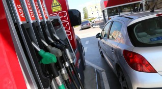 Цената на бензина поскъпна от началото на годината въпреки пандемията