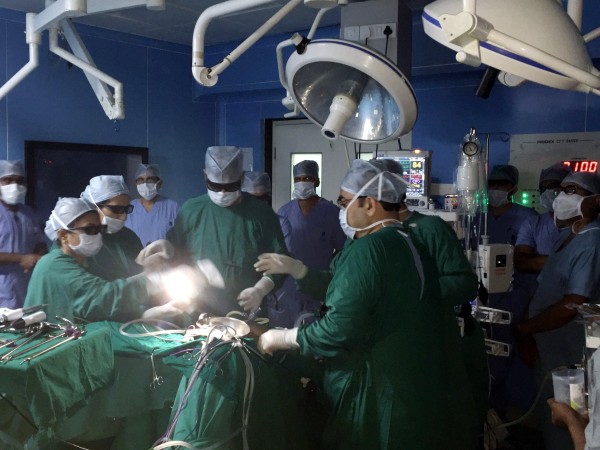 Експерти от Университетската болница в Киото успешно извършиха трансплантация на