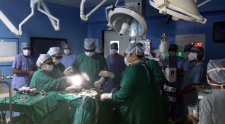 Експерти от Университетската болница в Киото успешно извършиха трансплантация на