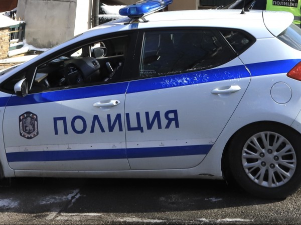 Служители на полицията в Ловеч са задържали жена, извършила за