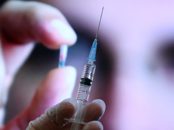 Албания продължава с ваксинацията на населението си срещу коронавируса. До