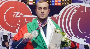 19 годишният Христо Христов извоюва нови два сребърни медала с което