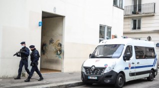 Двама души са ранени при стрелба пред болница в Париж