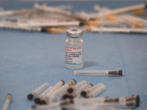 Компанията "Модерна" обяви, че ваксината ѝ срещу COVID-19 е показала