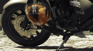 Пловдивската полиция издирва моторист който карал нерегистрирана машина и избягал
