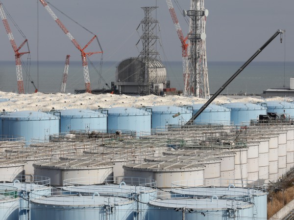 На оператора на японската атомна електроцентрала Фукушима беше забранено от