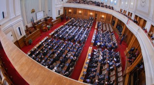 Първият спор между депутатите в новия парламент се оказа за