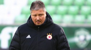 Българският футболен съюз наказа старши треньора на ЦСКА Любослав Пенев