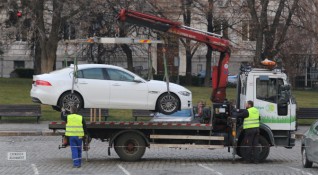 Паяк вдигна автомобил в Плевен в който има дете Сцената