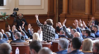 Парламентът подкрепи оставката на кабинета на Бойко Борисов като 156