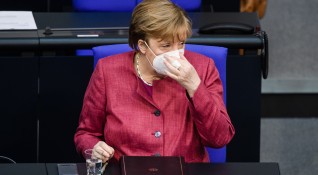 Германският канцлер Ангела Меркел призова парламента да одобри нови правомощия