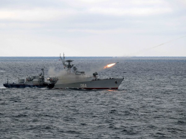Русия ще ограничи до октомври плаването на военни и други