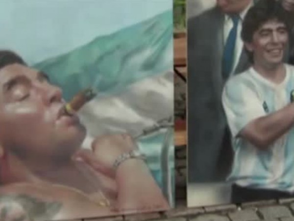 Портрети на Диего Армандо Марадона украсиха улиците на Буенос Айрес,
