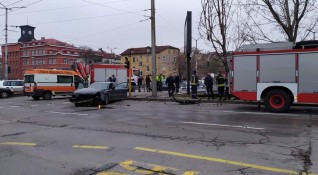 Снимка БГНЕСТежък пътен инцидент стана на кръстовището на бул Сливница
