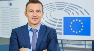 Евродепутатът Андрей Ковачев призова колегите си от ГЕРБ да предложат