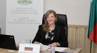 Вицепремиерът и министър на външните работи в оставка Екатерина Захариева