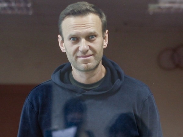Алексей Навални гладува, но все още си прави мрачни шеги.