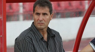 Берое уволни Димитър Димитров Херо след като старозагорци паднаха с 0 1