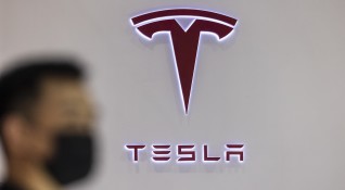 Функцията за автопилот в автомобилите на Tesla може да бъде