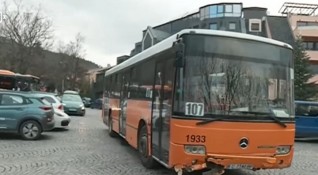 В София автобус на градския транспорт катастрофира след като остана