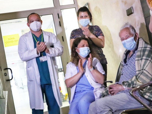 98-годишният Кирил Стоянов успя да пребори коронавируса, след като прекара