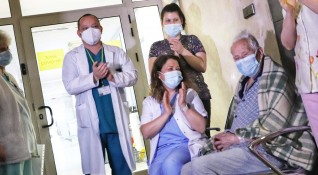 98 годишният Кирил Стоянов успя да пребори коронавируса след като прекара