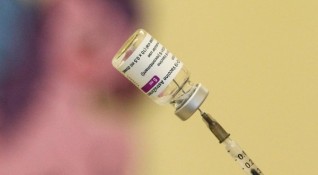 Първата българка поставила си ваксината на АстраЗенекаоще през есента във