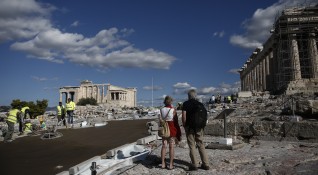 Гръцките власти удължиха ограничителните мерки срещу коронавируса Туристи отказват резервации