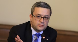 Тома Биков от ГЕРБ призова президентът Румен Радев да даде