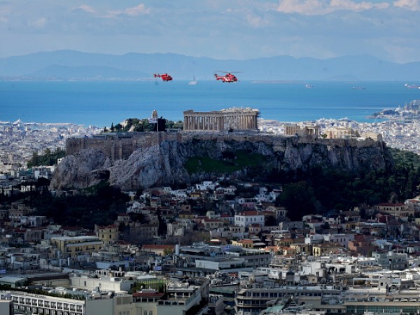 Гръцките власти обмислят премахването контрола върху движението на хората със