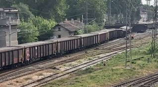 Пожар е избухнал в товарен влак пътуващ от Бургас за