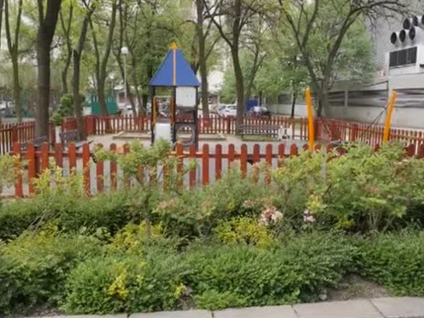 Детска площадка, намираща се в центъра на Пловдив, стана обект