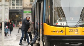 Шофьорите в столичния градски транспорт в София отново ще продават