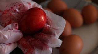 Дни преди Великден диетолози предупреждават че боите за яйца на